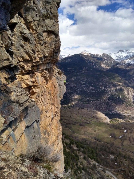 Žiga v večraztežajni smeri nad dolino Briancona.